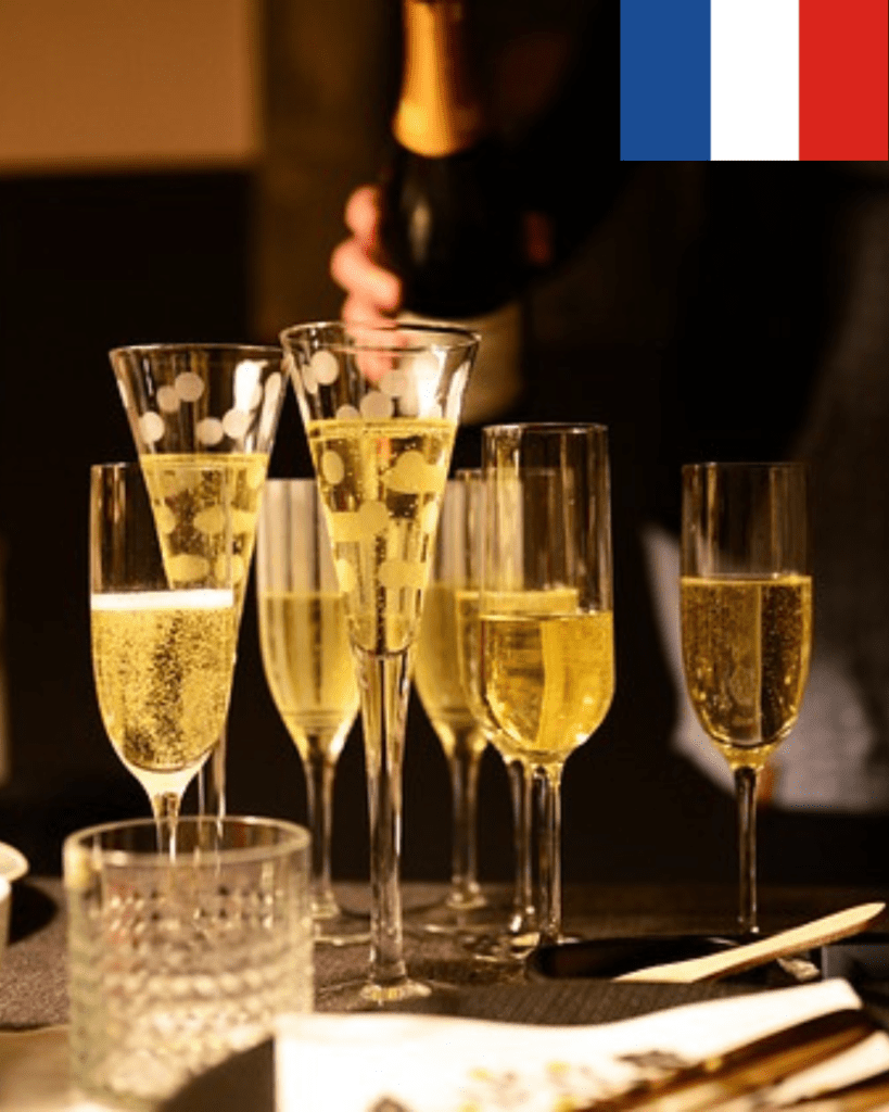 Champagne, bebida típica de Francia, vino blanco espumoso originario de la región de Champagne