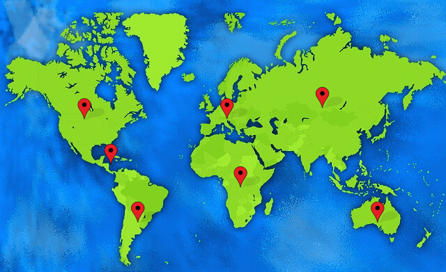 Mapa mundial con continentes pinchables con bebidas regionales