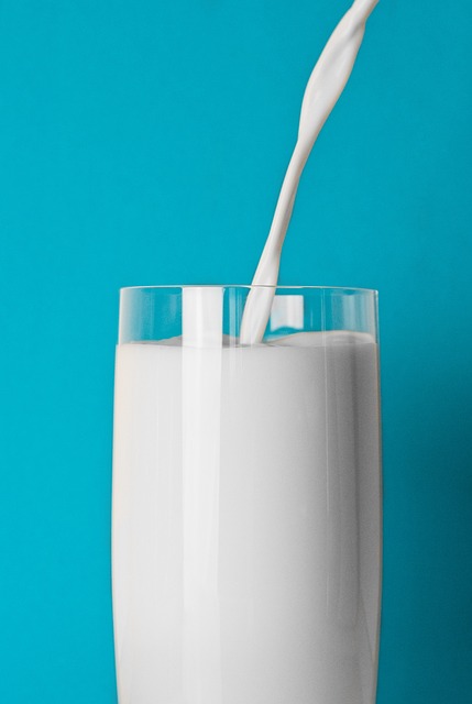 vaso de leche desnatada mejor bebida hidratante