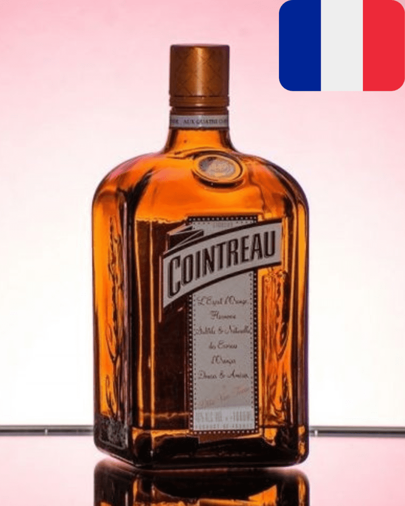 Licor de naranja, bebida típica de Francia. Cointreau